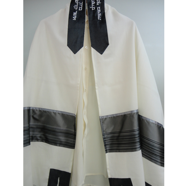 Tallit with integrated Tzitzit in the Ancient Custom –